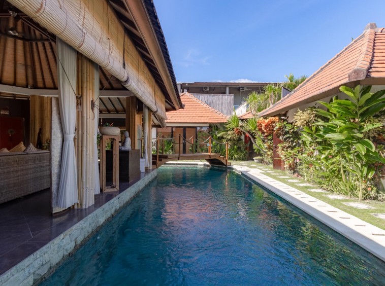 Tropical Villa with Pool Bar in Umalas