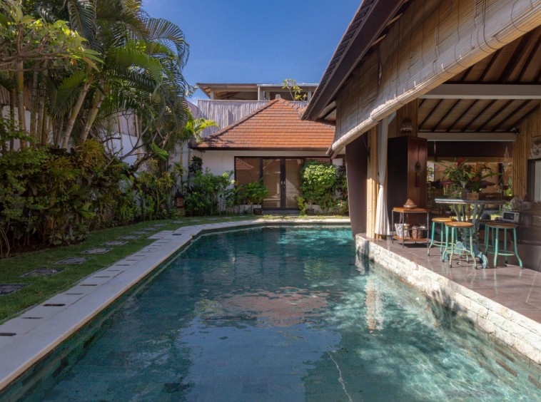 Tropical Villa with Pool Bar in Umalas