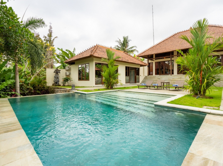 Stunning Infinity Pool Villa in Ricefields Canggu