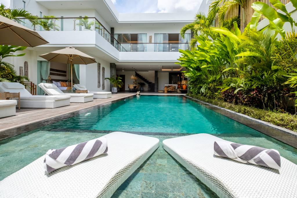 Luxury Villa Near Finns Club Canggu - Rent Villa And Apartment In Bali