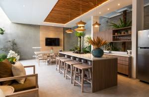 Swan 3 Dining Living 01