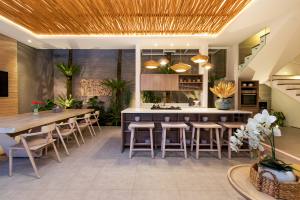 Swan 3 Dining Living 02x