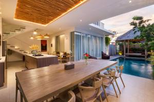 Swan 3 Dining Living 05