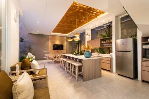 Swan 3 Kitchen Bar 03