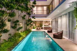 Swan 3 Pool Night 03